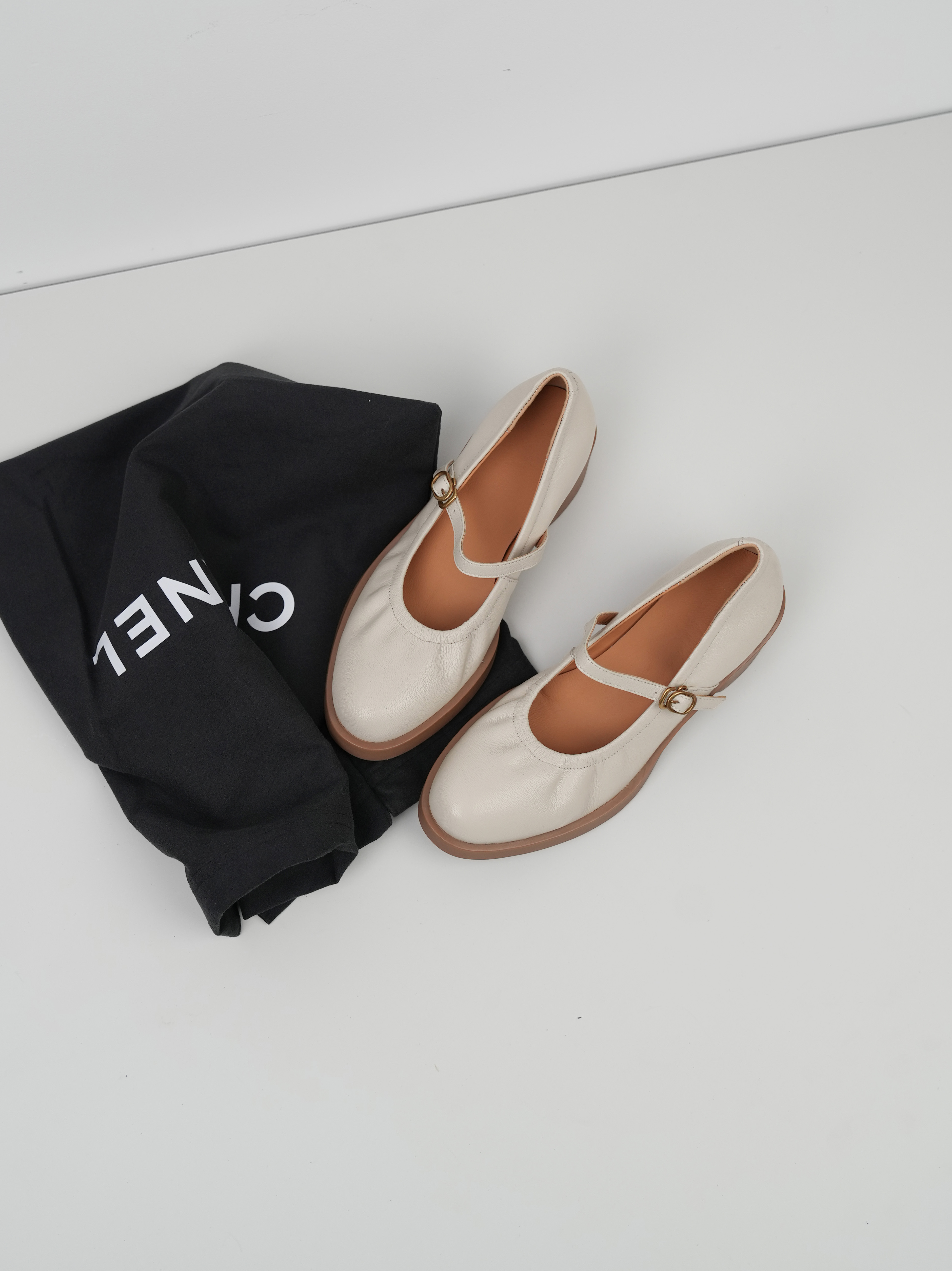Women's Round-Toe Low-Cut Mid-Heel Soft Leather Mary Jane Shoes with Single Buckle - Elegant Vintage Style Footwear