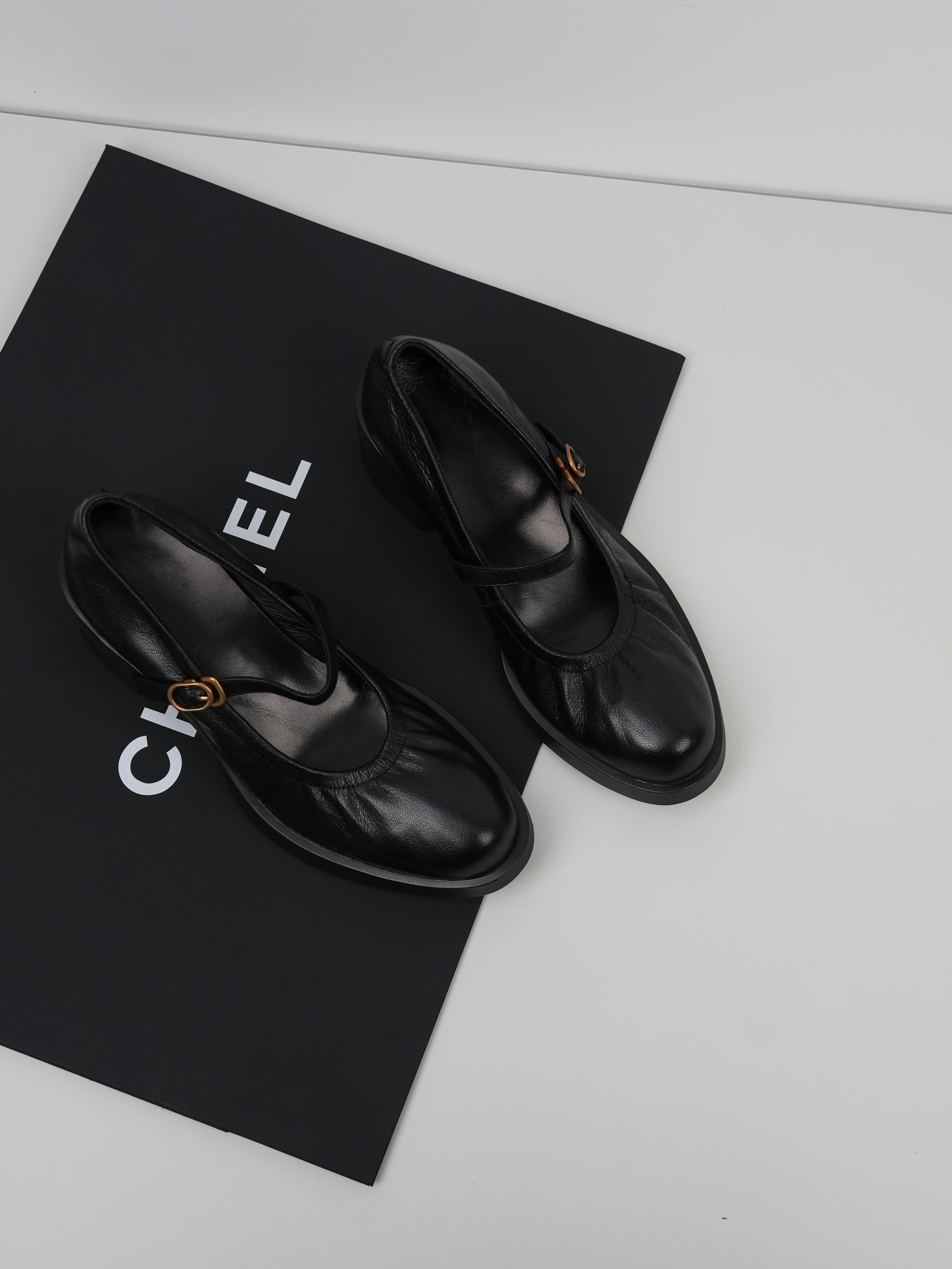Women's Round-Toe Low-Cut Mid-Heel Soft Leather Mary Jane Shoes with Single Buckle - Elegant Vintage Style Footwear