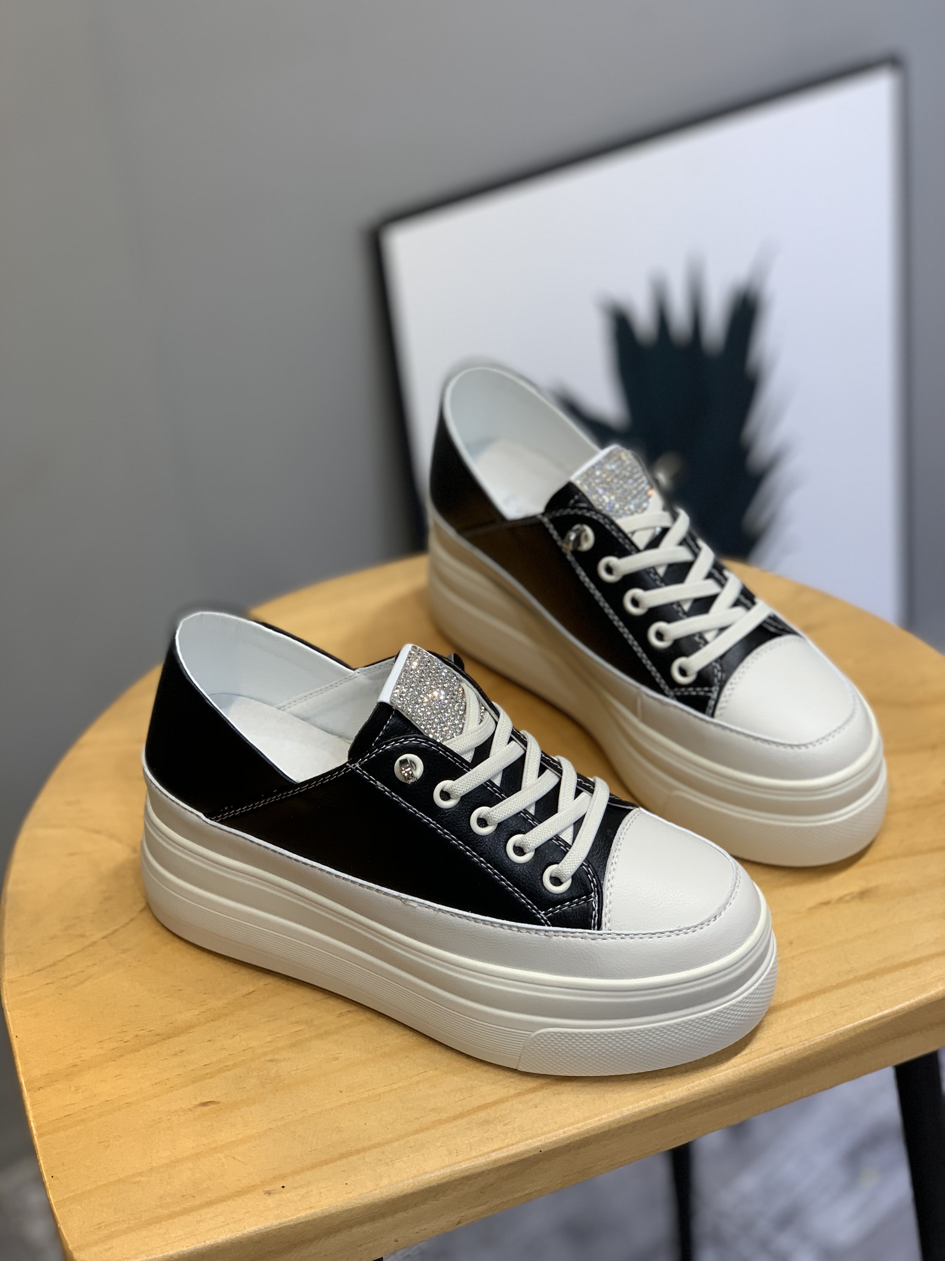 Women's Slip-On Two-Way Height-Increasing White Sneakers, 8CM Thick Sole Casual Round-Toe Autumn Sports Shoes