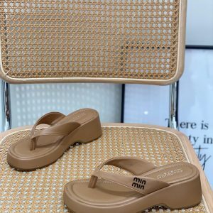 Women's Small Platform Beach Flip-Flops, Thick-Soled Thong Sandals for Summer 2025, Stylish Outdoor Footwear for Seaside