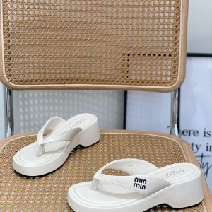 Women's Small Platform Beach Flip-Flops, Thick-Soled Thong Sandals for Summer 2025, Stylish Outdoor Footwear for Seaside