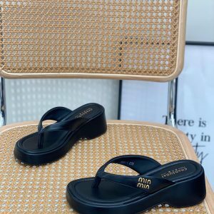 Women's Small Platform Beach Flip-Flops, Thick-Soled Thong Sandals for Summer 2025, Stylish Outdoor Footwear for Seaside
