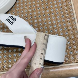Women's Small Platform Beach Flip-Flops, Thick-Soled Thong Sandals for Summer 2025, Stylish Outdoor Footwear for Seaside