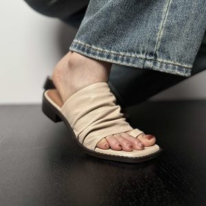 Women's Soft Lambskin Thong Sandals - Wrinkled Design, Slip-On Summer Outdoor Flat Sandals, 2024 Fashion Trend