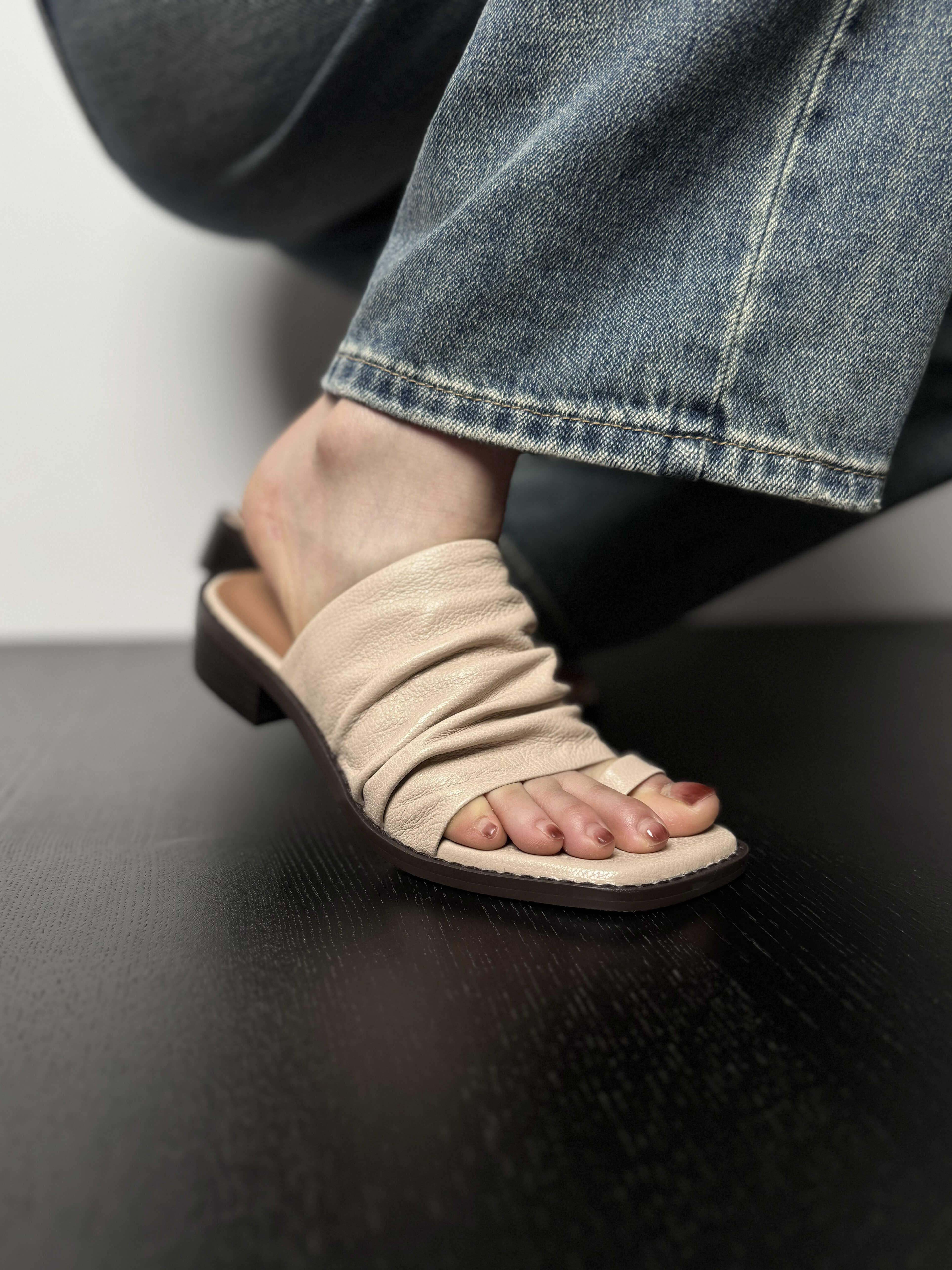 Women's Soft Lambskin Thong Sandals - Wrinkled Design, Slip-On Summer Outdoor Flat Sandals, 2024 Fashion Trend