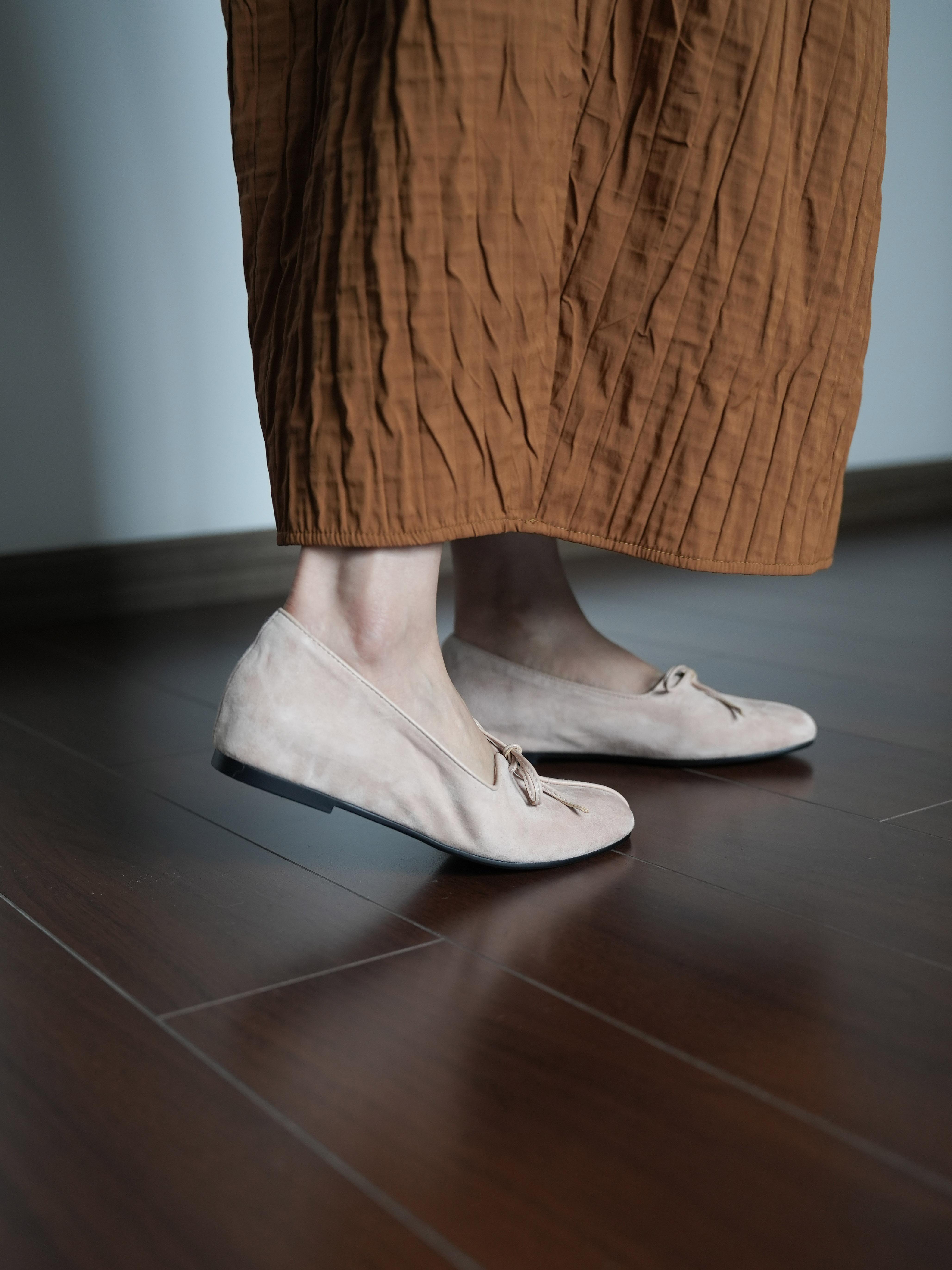 Women’s Suede Round Toe Bow Flat Shoes - Simple & Comfortable Spring Style for All Seasons