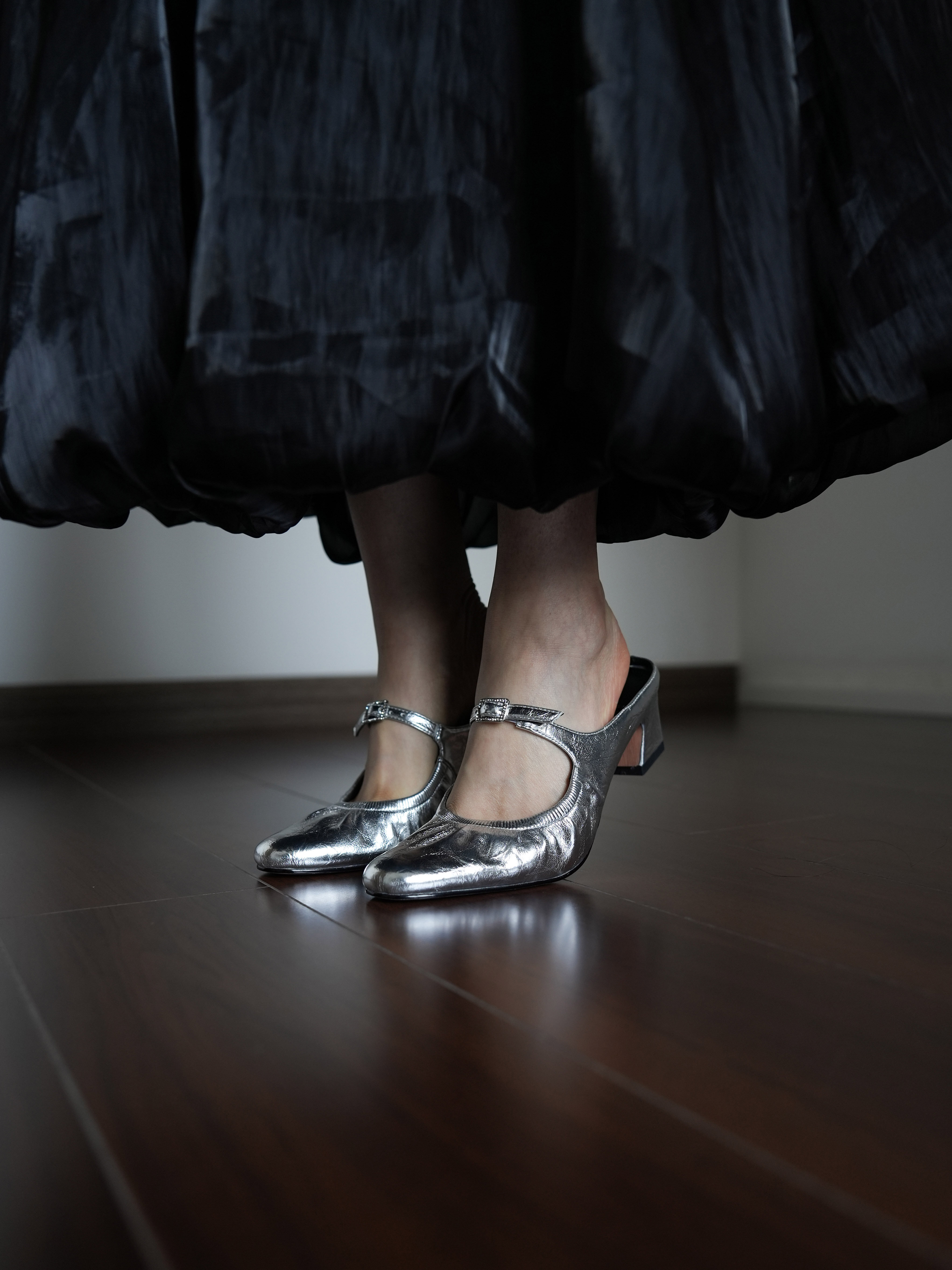 Women's Summer Open-Toe Chunky Heel Slippers - White Half-Drag Silver Sandals for Vacation Style & Casual Comfort