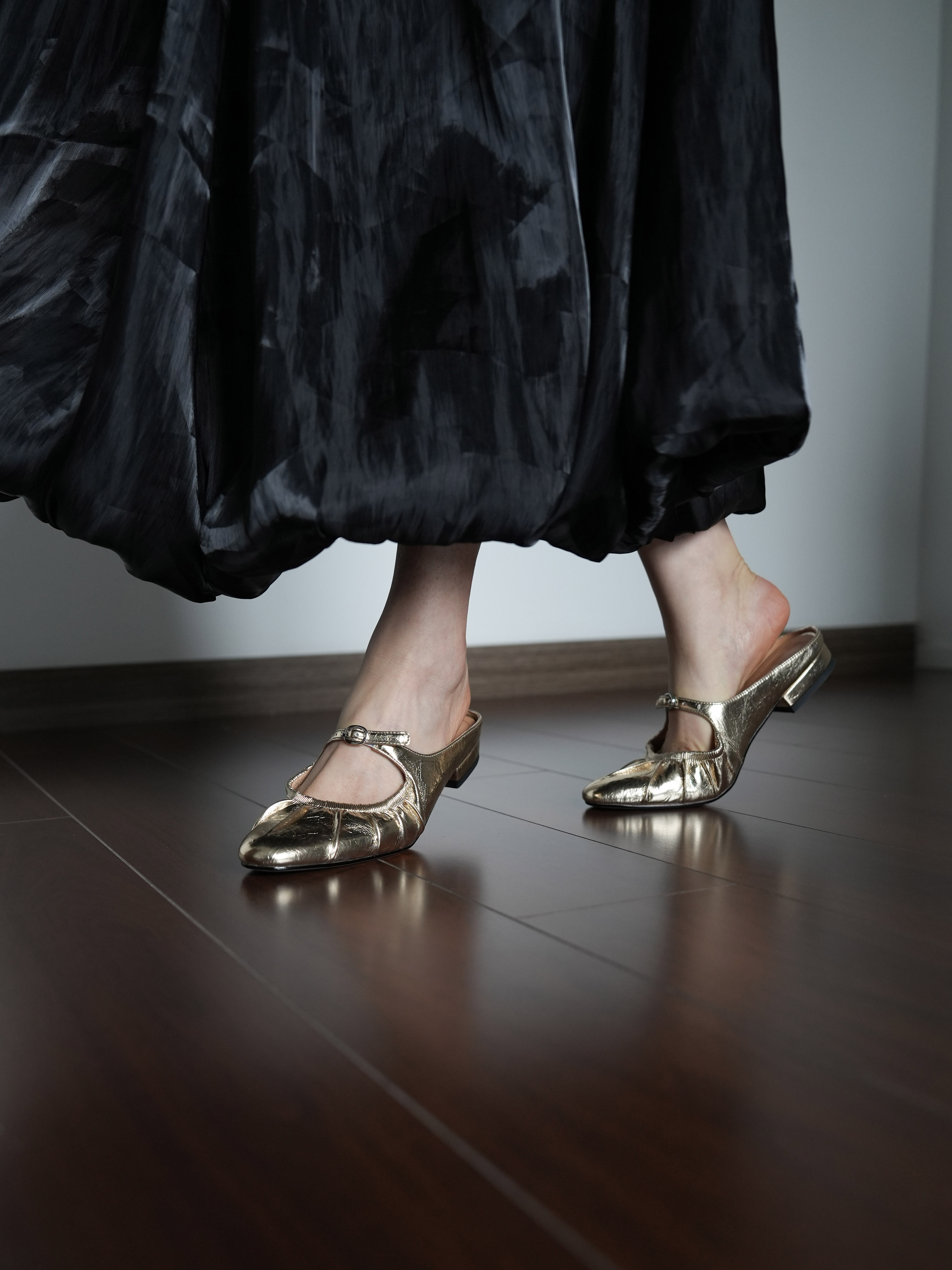 Women's Summer Open-Toe Flat Sandals with One-Strap Buckle – Metallic Gold and Silver – Chic Y2K Style Footwear
