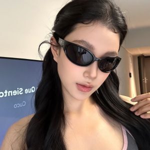 Y2K Retro Spicy Girl Sunglasses for Women - European & American Style UV Protection Street Photography Outdoor Sports Eyewear