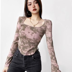 Y2K Spicy Girl Tie-Dye Square Neck Flared Long Sleeve T-Shirt with Pleated Waist and Slimming Curved Hem for Women