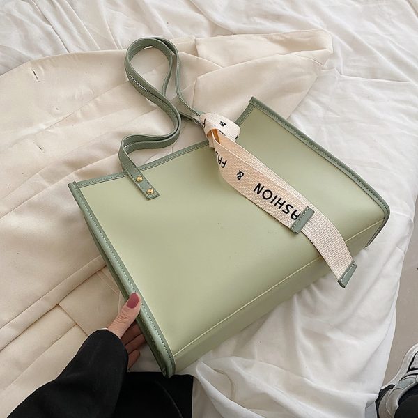 2025 Niche Shoulder Tote Bag for Women - Versatile Large Capacity Commuter Bag for College with Chic High-End Style