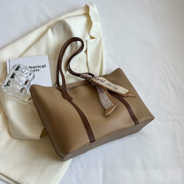 2025 Spring/Summer Women's Minimalist Large Capacity Bucket Bag - Versatile Casual Shoulder Bag for Commuters, Niche Fashion Style
