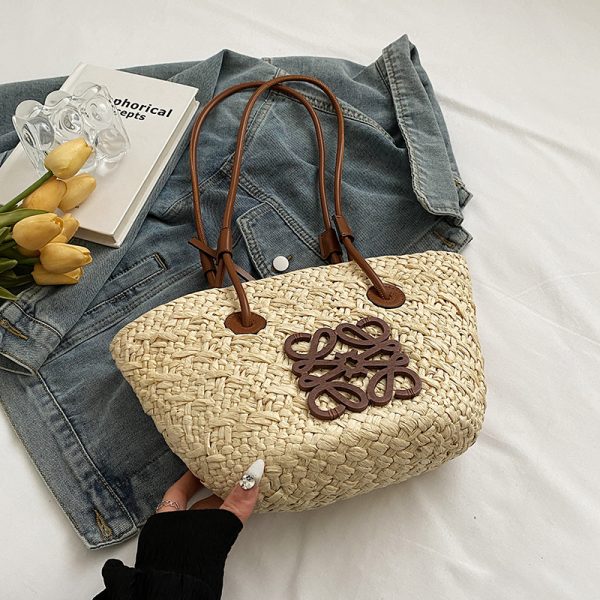 2025 Spring/Summer Women's Minimalist Woven Beach Bag, Casual Shoulder Bag for Vacation, High-End Fashion Style
