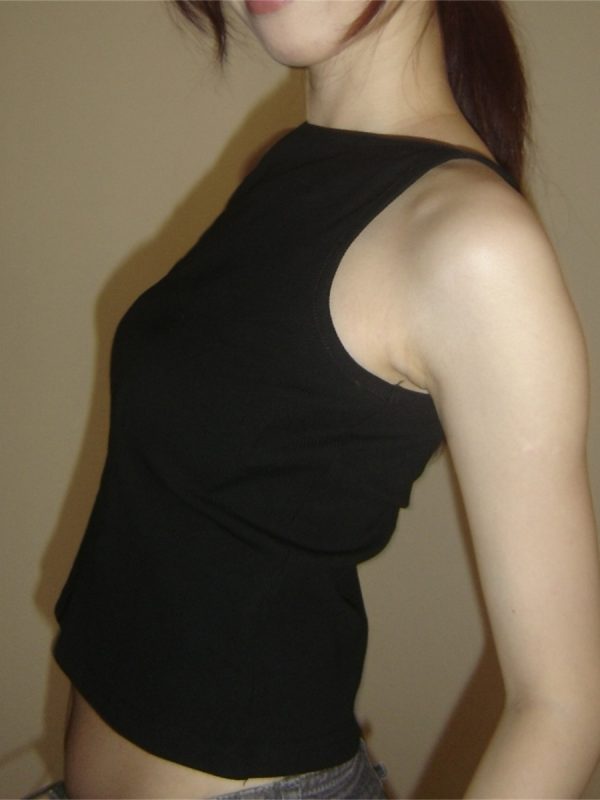 2025 Summer Sexy Vintage American Minimalist Solid Black Sleeveless Tank Top with Thin Straps - Y2K Style