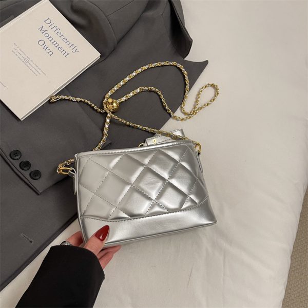 2025 Summer Women's Diamond-Patterned Bucket Bag, Chic Small Chain Crossbody, Fashionable and Versatile Style