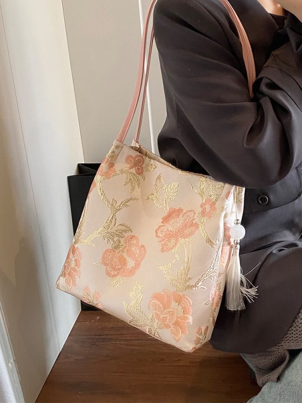 2025 Trendy Chinese-Style Women's Large Capacity Bucket Bag - Fashionable Commuting Shoulder Bag
