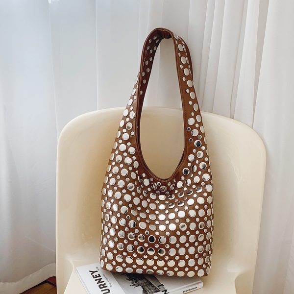 2025 Winter Trendy Underarm Bucket Bag - High-End Versatile Shoulder Bag for Office Commuting and Everyday Style