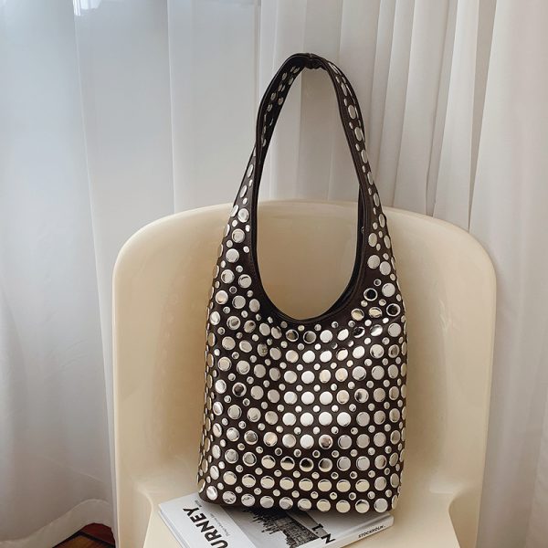 2025 Winter Trendy Underarm Bucket Bag - High-End Versatile Shoulder Bag for Office Commuting and Everyday Style
