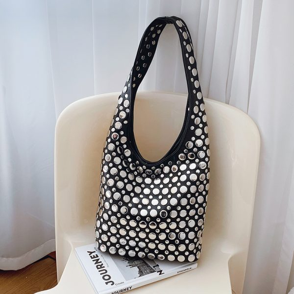 2025 Winter Trendy Underarm Bucket Bag - High-End Versatile Shoulder Bag for Office Commuting and Everyday Style