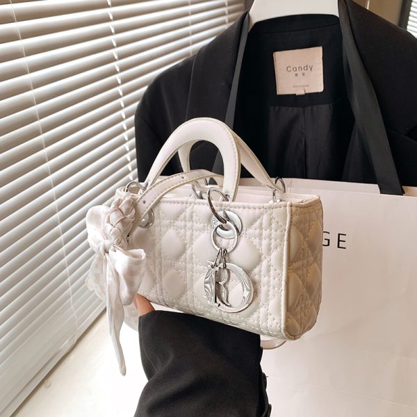 2025 Winter Women's High-End Diamond Quilted Crossbody Handbag, Small Chanel-Style Shoulder Bag, Versatile Fashion Accessory