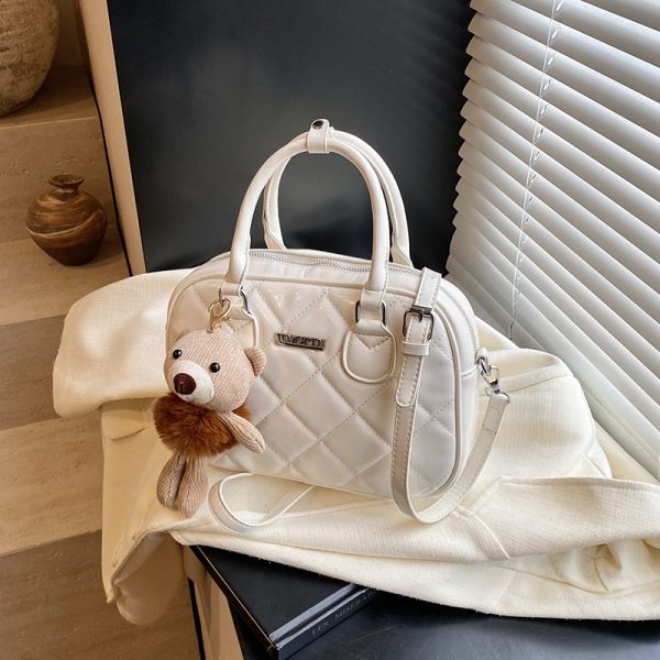 2025 Winter Women's Minimalist Diamond-Patterned Handheld Travel Bag, Chic Shoulder Bag, High-End Underarm Style