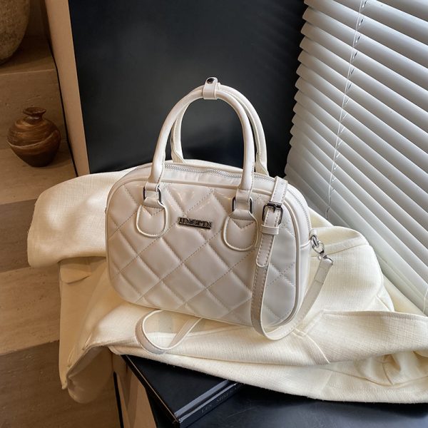 2025 Winter Women's Minimalist Diamond-Patterned Handheld Travel Bag, Chic Shoulder Bag, High-End Underarm Style