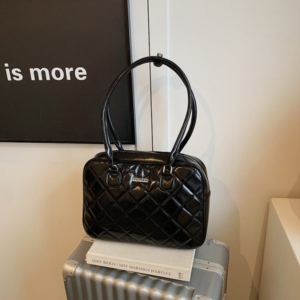 2025 Winter Women's Minimalist Diamond-Patterned Handheld Travel Bag, Chic Shoulder Bag, High-End Underarm Style