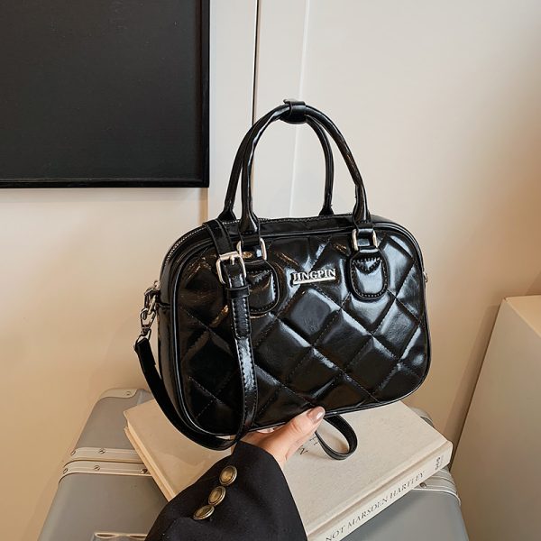 2025 Winter Women's Minimalist Diamond-Patterned Handheld Travel Bag, Chic Shoulder Bag, High-End Underarm Style