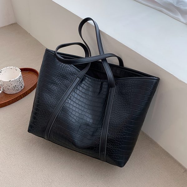 2025 Women's High-End Large Capacity Tote Bag - Versatile Commuting Shoulder Bag for Autumn and Winter Fashion