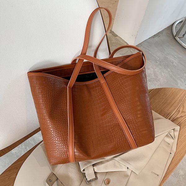 2025 Women's High-End Large Capacity Tote Bag - Versatile Commuting Shoulder Bag for Autumn and Winter Fashion