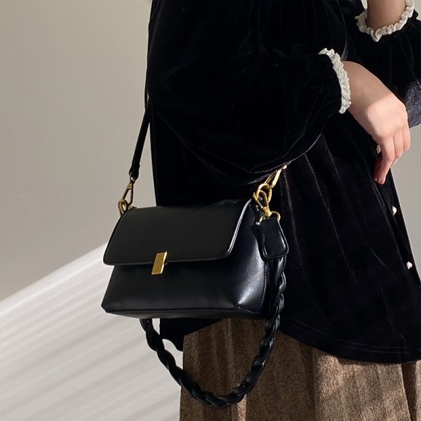 2025 Women's High-End Retro Underarm Bag - Versatile Crossbody & Handheld Fashion Small Bag