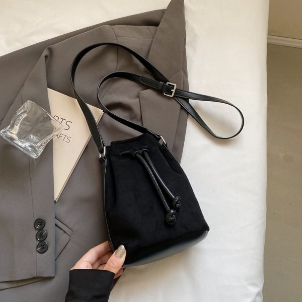 2025 Women's High-End Summer Drawstring Bucket Bag - Chic Shoulder Crossbody Phone Bag for Fashionable Outings