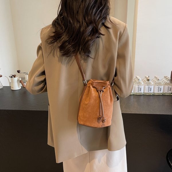 2025 Women's High-End Summer Drawstring Bucket Bag - Chic Shoulder Crossbody Phone Bag for Fashionable Outings