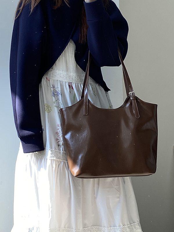 2025 Women's Large Capacity Literary Retro Tote Shoulder Handbag for Commuter Style