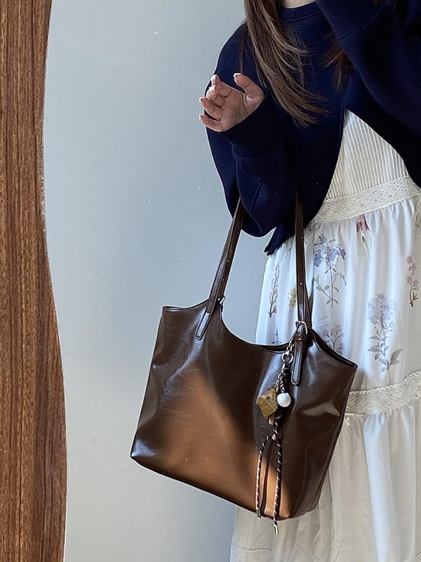 2025 Women's Large Capacity Literary Retro Tote Shoulder Handbag for Commuter Style