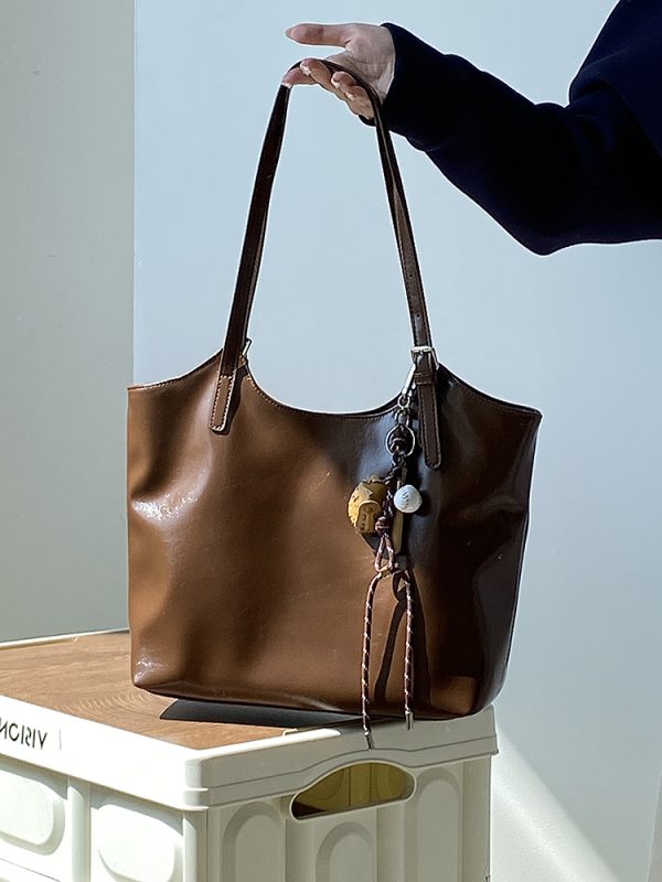 2025 Women's Large Capacity Literary Retro Tote Shoulder Handbag for Commuter Style