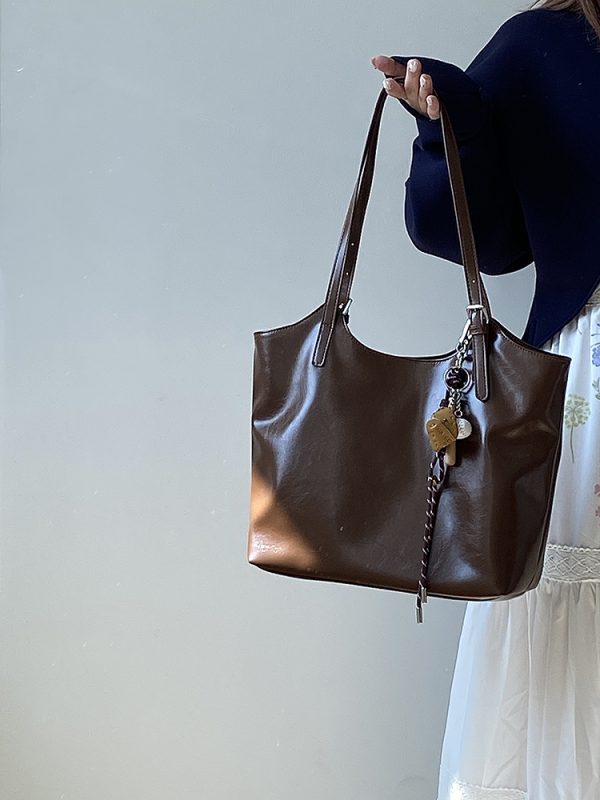2025 Women's Large Capacity Literary Retro Tote Shoulder Handbag for Commuter Style