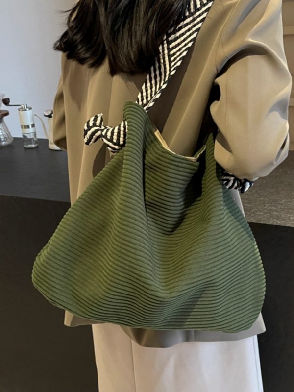 2025 Women's Large-Capacity Single-Shoulder Velvet Tote Bag - Versatile Commuting Bag for Spring and Summer Lazy Style