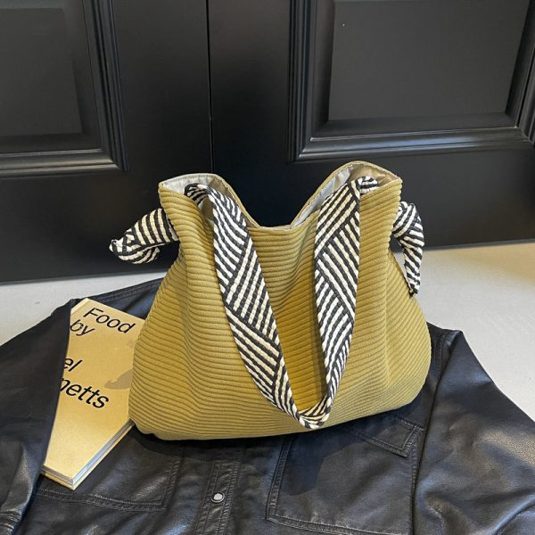 2025 Women's Large-Capacity Single-Shoulder Velvet Tote Bag - Versatile Commuting Bag for Spring and Summer Lazy Style