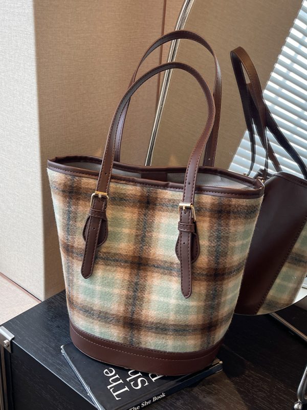 2025 Women's Trendy Spring Woolen Plaid Shoulder Bag - Large Capacity Commuting Bucket Bag