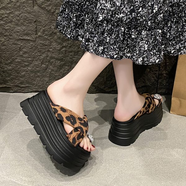 8CM Thick-Soled Leopard Print Rhinestone Open-Toe Sandals for Women - Summer 2025 Height-Increasing Beach Slippers, Perfect with Skirts
