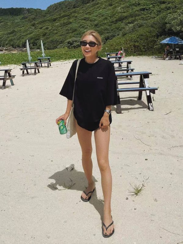 90s Inspired Oversized Black Short-Sleeve T-Shirt for Women with Retro Slogan Letter Logo and Spicy Girl Design