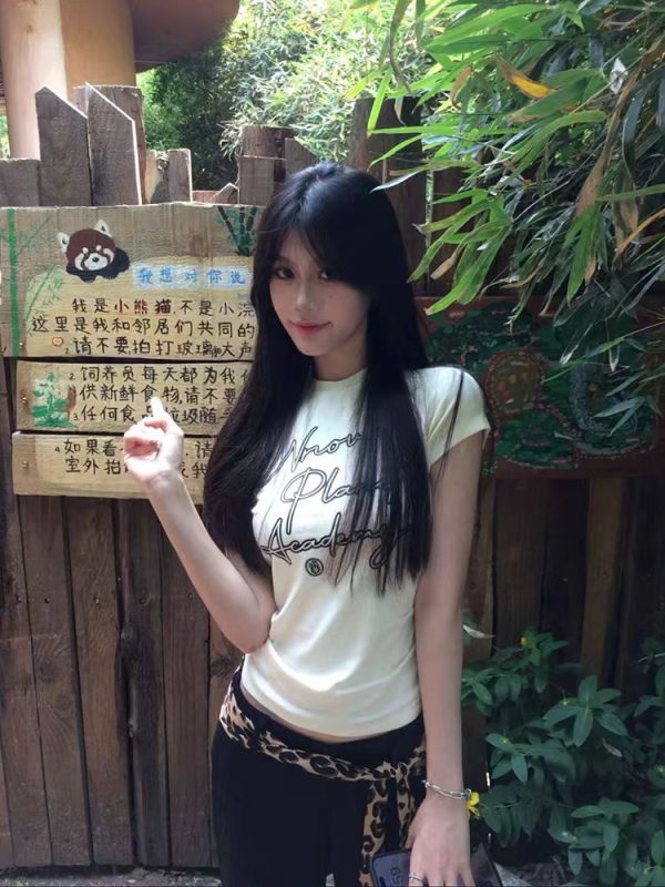 American Retro Dot Letter White Short Sleeve Cropped T-Shirt for Women, Slim Fit Waist-Cinching Summer Top, Flattering Y2K Style