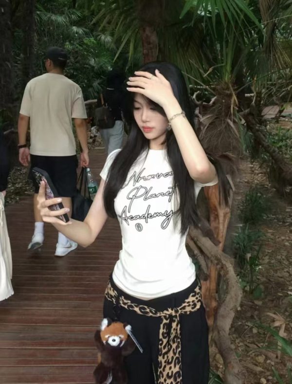 American Retro Dot Letter White Short Sleeve Cropped T-Shirt for Women, Slim Fit Waist-Cinching Summer Top, Flattering Y2K Style