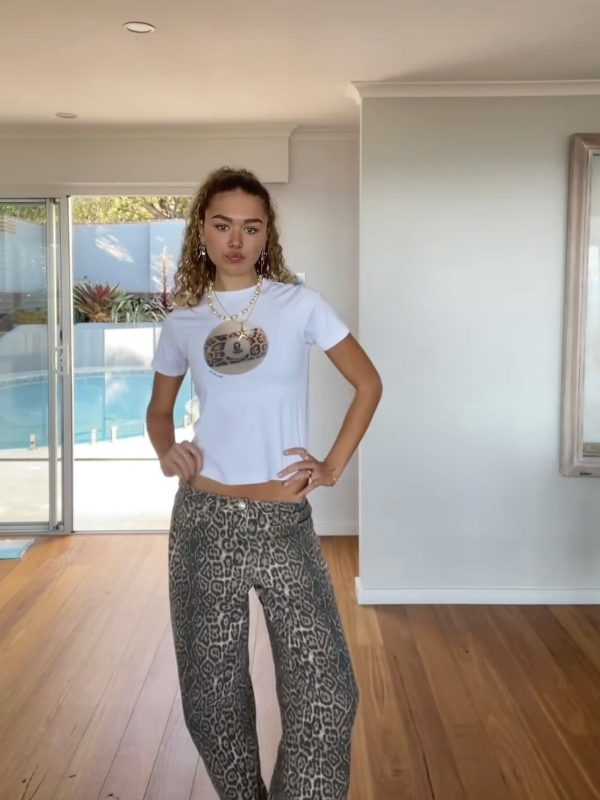 American Retro Leopard Print Short Sleeve Crop Top for Women - Sexy Shoulder-Baring Billiard Style, Sweet and Spicy Fashion