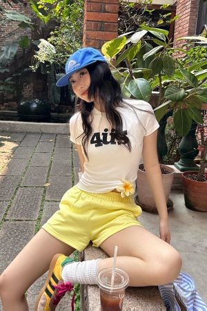 American Vintage Fun Letter Print Slimming Short T-Shirt for Women - Trendy 90s Style Shoulder-Fitting Top