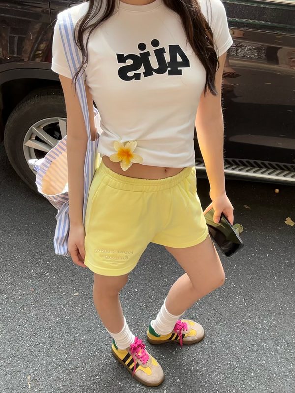 American Vintage Fun Letter Print Slimming Short T-Shirt for Women - Trendy 90s Style Shoulder-Fitting Top