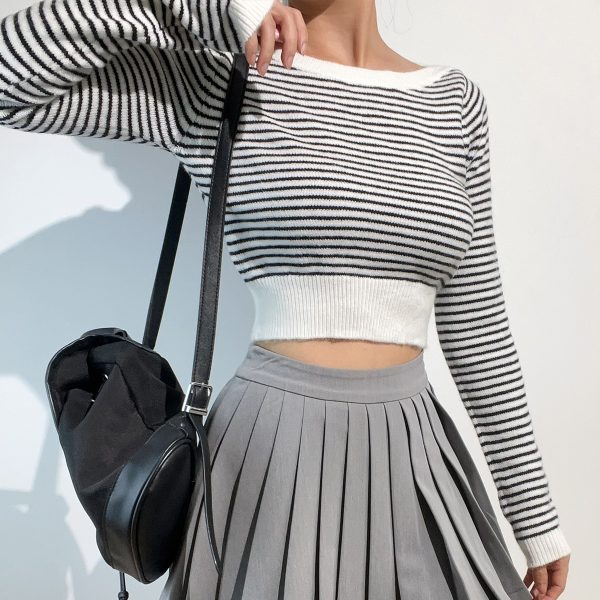 American Vintage Striped High-Waisted Cropped Long Sleeve Knit Sweater Top in Black and White - Y2K Retro Style Fashion