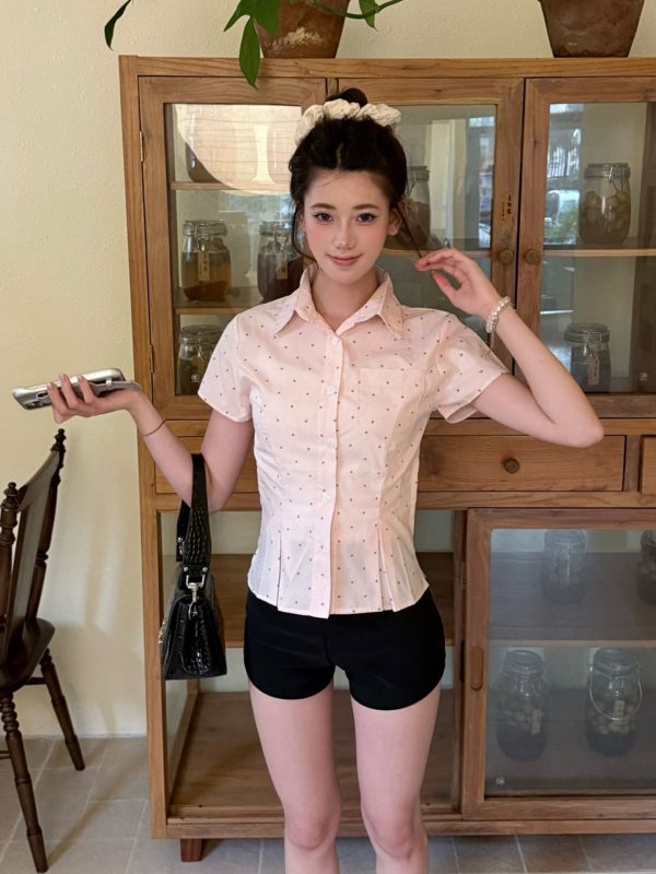 American Vintage Women's Slim Fit Polka Dot Shirt with Lapel, Regular Shoulder, Retro Style, Perfect for Casual or Y2K Outfits