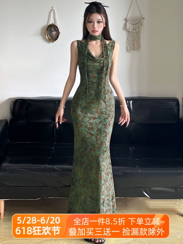 Ancient Charm Green Pine Fish Tail Long Dress for Women - Flowing Collar, Body-Hugging Chinese Style, Elegant Fashion